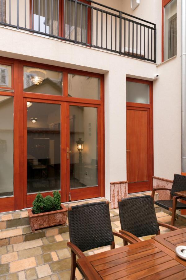 Foter Rezidencia 2 Aparthotel Γκιόρ Εξωτερικό φωτογραφία