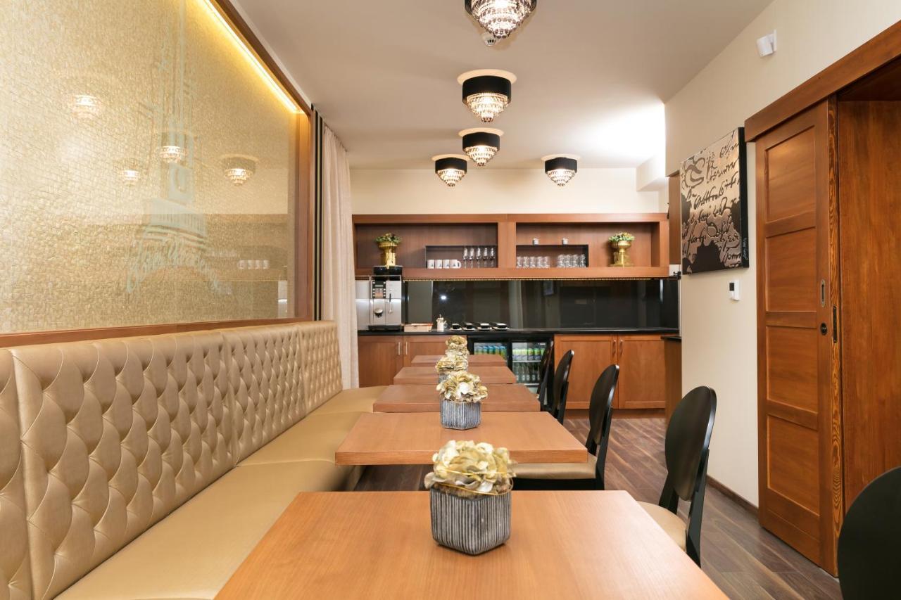 Foter Rezidencia 2 Aparthotel Γκιόρ Εξωτερικό φωτογραφία